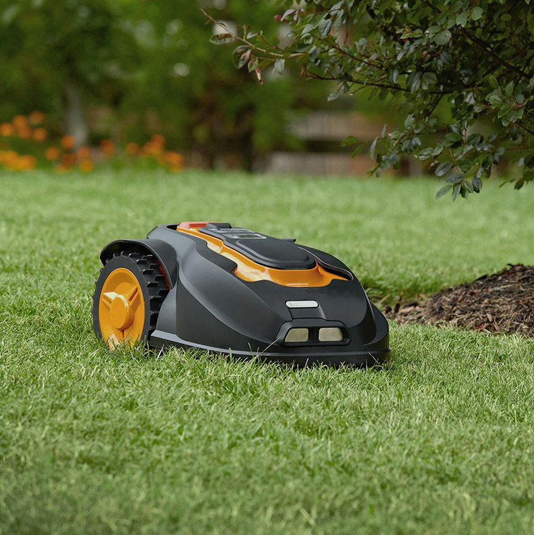 Robotická sekačka na trávu
